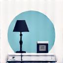 Icona di una lampada da tavolo e un campione di colore, a rappresentare il servizio di consulenza per l'interior design.